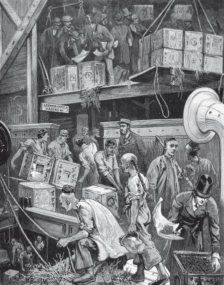 1877年的伦敦码头，中国工人从货船上搬运茶叶