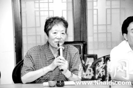 骆少君